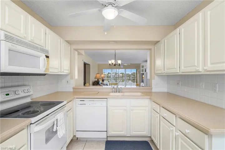 10682  Gulf Shore  DR, Naples, FL 34108