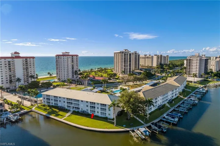 10682  Gulf Shore  DR, Naples, FL 34108