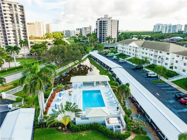 10682  Gulf Shore  DR, Naples, FL 34108