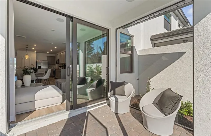 Interior photos are of a staged model home. Illustration purposes only. Options may vary.