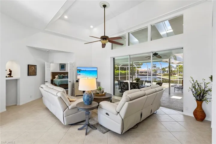 1084  Whiteheart  CT, Marco Island, FL 34145