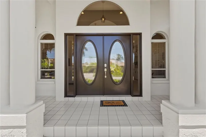 1084  Whiteheart  CT, Marco Island, FL 34145