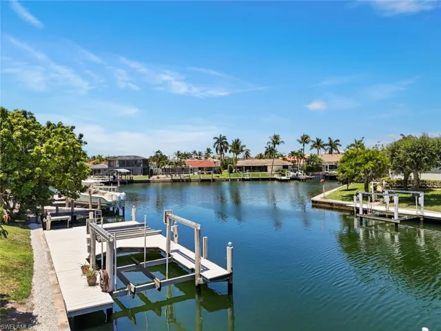 1084  Whiteheart  CT, Marco Island, FL 34145