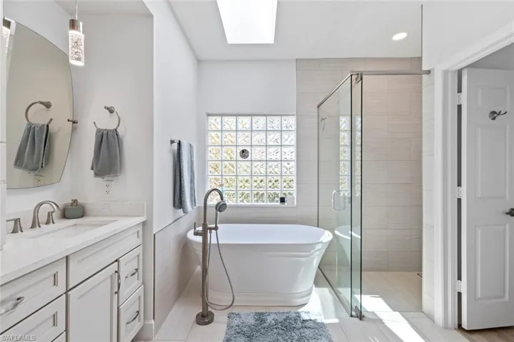 Soaking tub & walk in shower