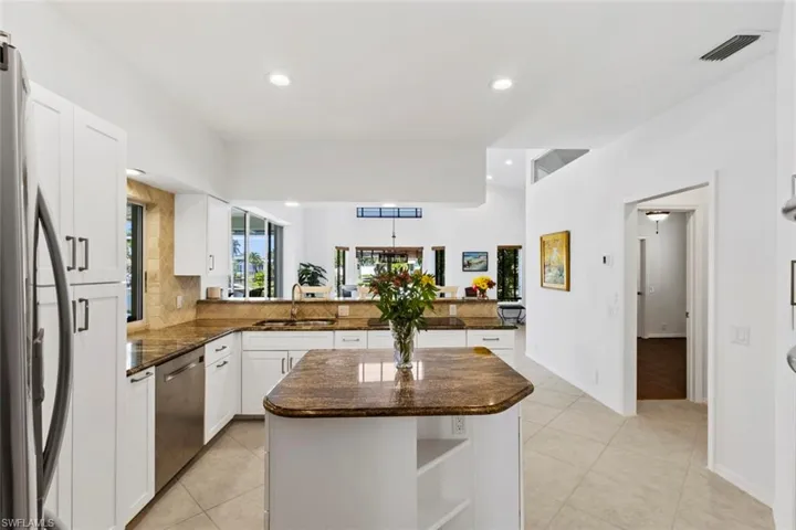 1084  Whiteheart  CT, Marco Island, FL 34145