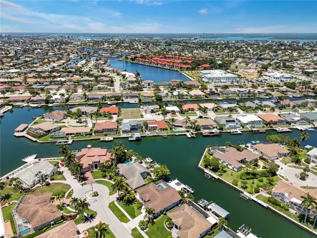 1084  Whiteheart  CT, Marco Island, FL 34145