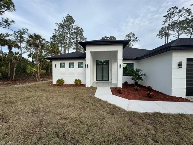 View of front of property featuring a front yard