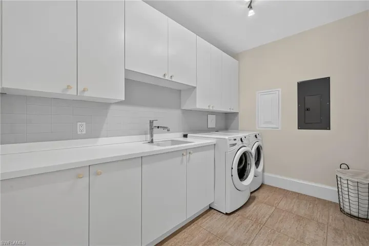 1030 3rd Ave S 209, Naples, Florida 34102