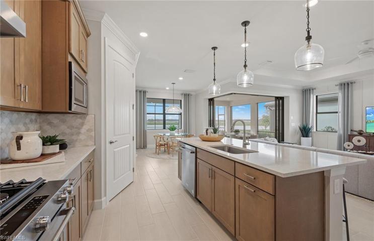 Kitchen Island - Photos are from a model home and are for illustration purposes only.