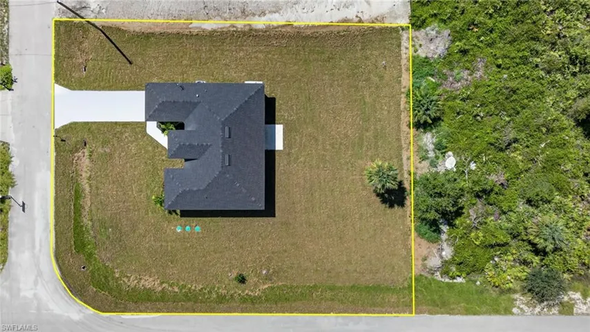 Aerial view of property and surrounding area with property boundaries highlighted