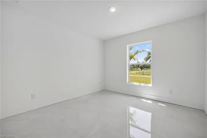 Unfurnished room featuring light tile patterned floors