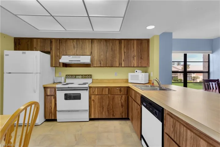 960  Palm View  DR, Naples, FL 34110