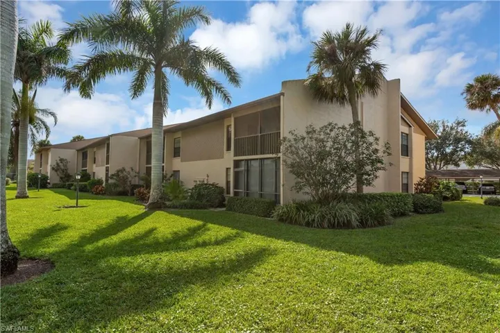 960  Palm View  DR, Naples, FL 34110