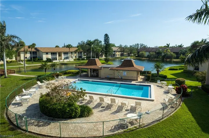960  Palm View  DR, Naples, FL 34110