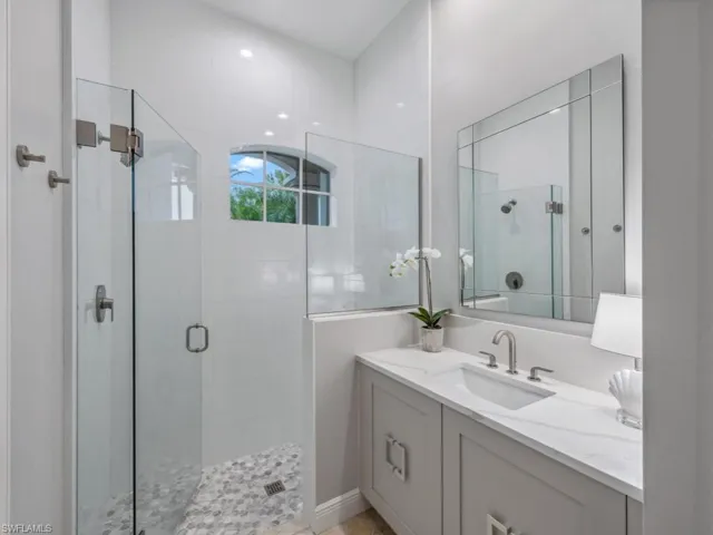 Guest Bath 1