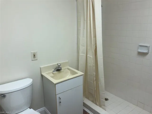 2375  Tamiami N TRL, Naples, FL 34103