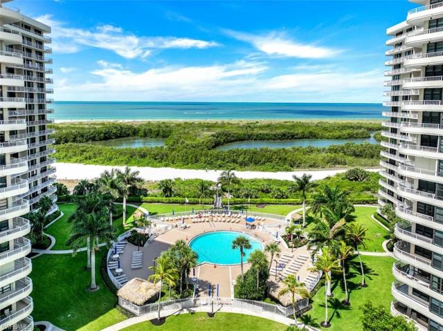 Pool between the two buildings looking to gulf.