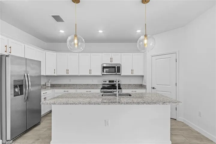 11151 Timber Creek Dr E, Fort Myers, Florida 33913