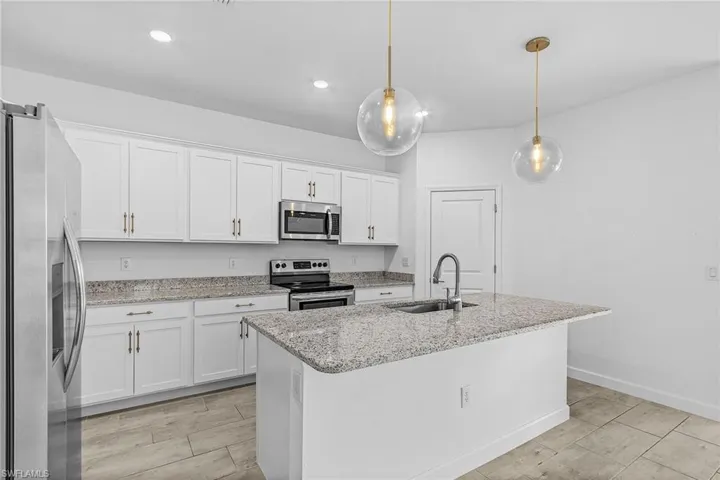 11151 Timber Creek Dr E, Fort Myers, Florida 33913