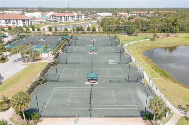8 Har Tru tennis courts