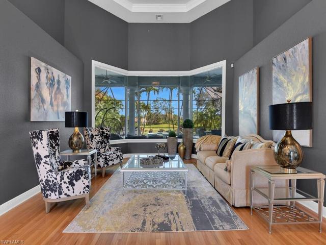 Living Room w/ Aquarium Window
