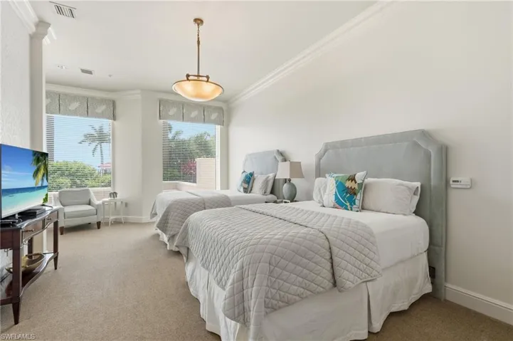 1060 Borghese Ln 2006, Naples, Florida 34114