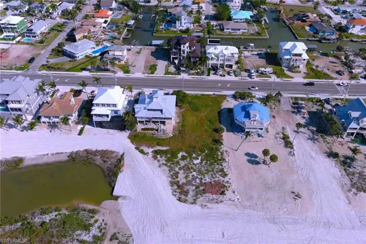 LOT BETWEEN BLUE ROOF AND LIGHT GRAY RED DOTS SHOW LOT THAT GOES OUT TO THE GULF ON SURVEY.