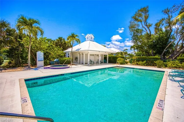 Community Pool With Hot Tub & Bathrooms