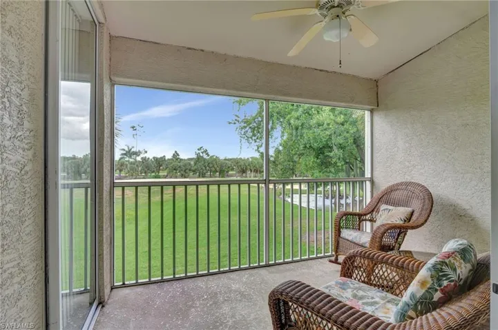 Sunroom with ceiling fan