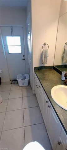 Same Pool Bathm - single vanity