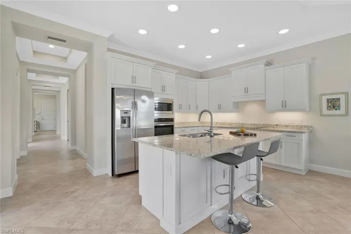Bar Seating, Double Ovens and White Shaker Cabs