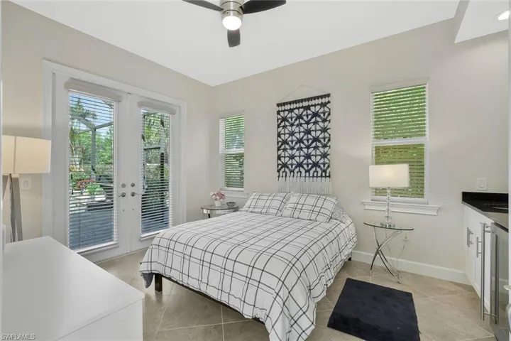Privacy for Mom, College Kid, Workout, Art Studio, Man Cave, Hobby, PRIVATE SEPARATE ENTRY W BATH AND KITCHENETTE