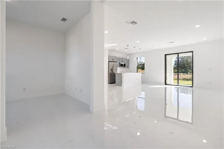 2708  Helen  PL, Lehigh Acres, FL 33971