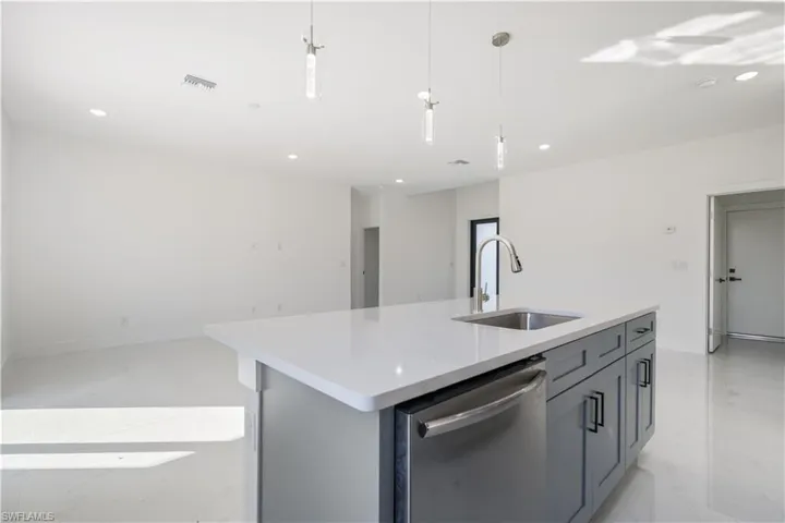 2708  Helen  PL, Lehigh Acres, FL 33971