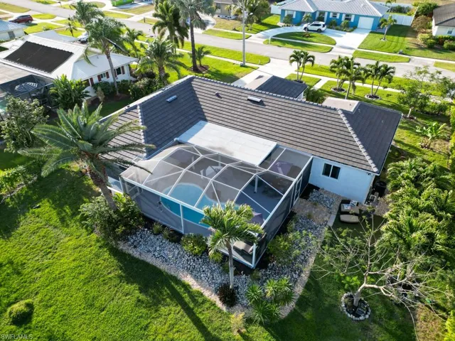Birds eye view of property featuring a residential view