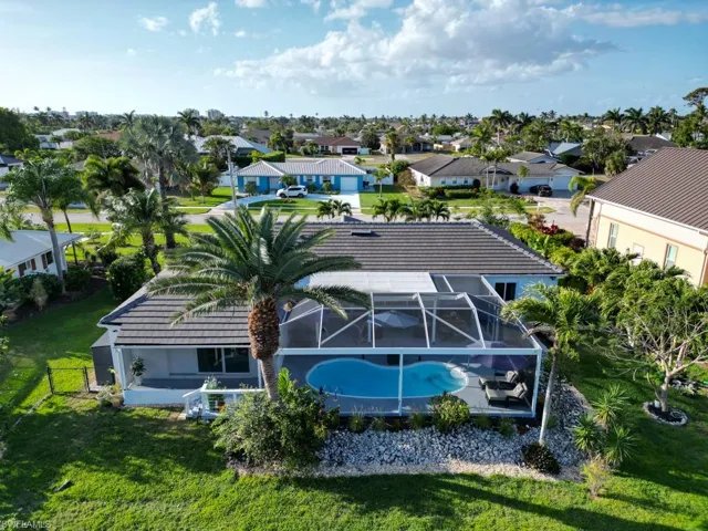 Birds eye view of property featuring a residential view