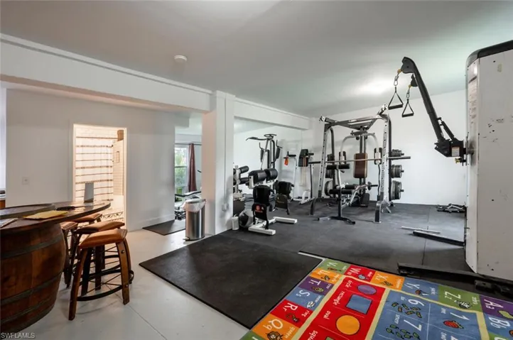 Efficency/ Hobby Room