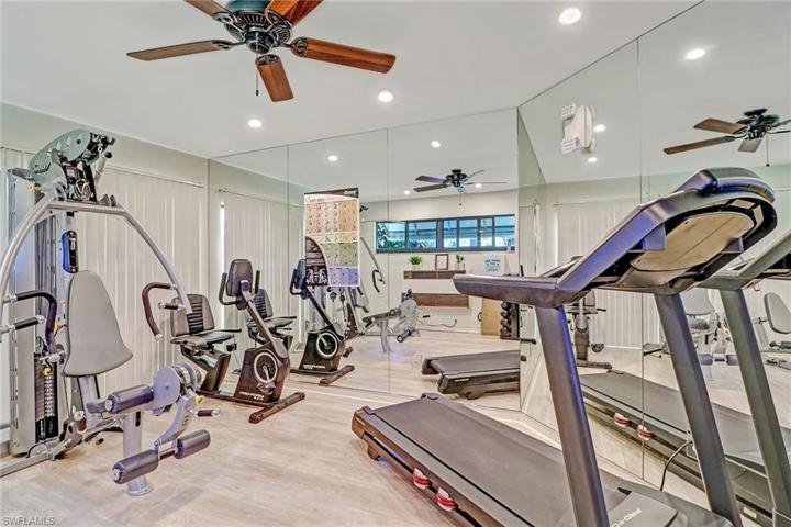 909  Reef Point  CIR, NAPLES, FL 34108