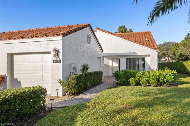 909  Reef Point  CIR, NAPLES, FL 34108