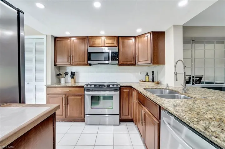 7360  Glenmoor  LN, Naples, FL 34104