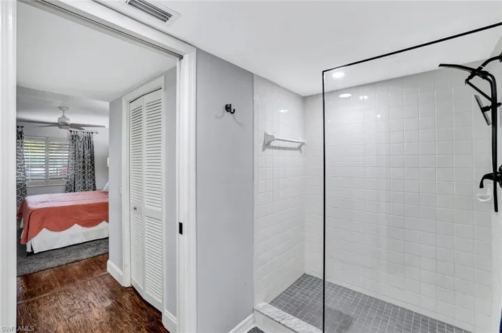 7360  Glenmoor  LN, Naples, FL 34104