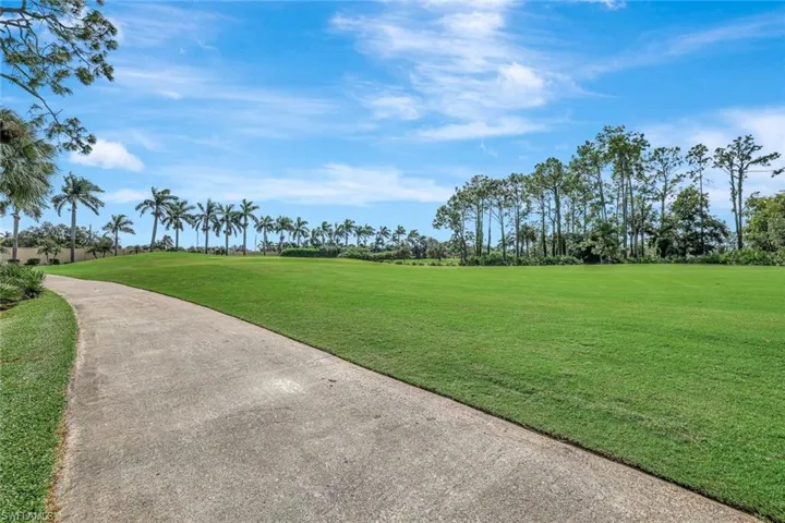 7360  Glenmoor  LN, Naples, FL 34104