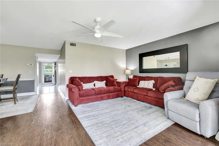 7360  Glenmoor  LN, Naples, FL 34104