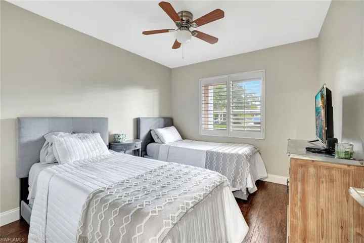 7360  Glenmoor  LN, Naples, FL 34104