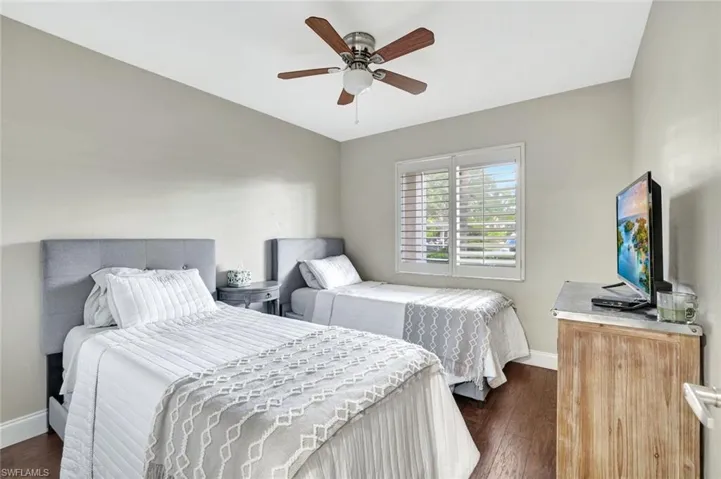 7360  Glenmoor  LN, Naples, FL 34104