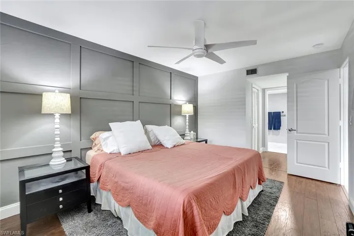 7360  Glenmoor  LN, Naples, FL 34104
