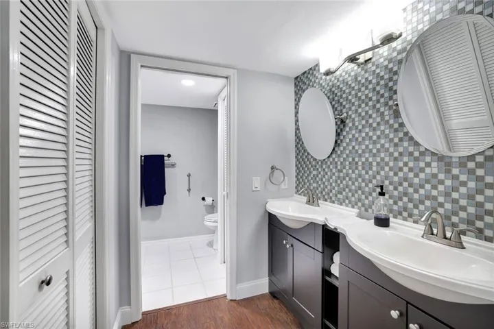 7360  Glenmoor  LN, Naples, FL 34104