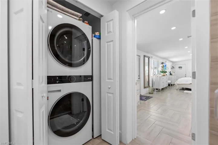 Independent MIL quarters/studio with full bath, kitchen, and washer/dryer