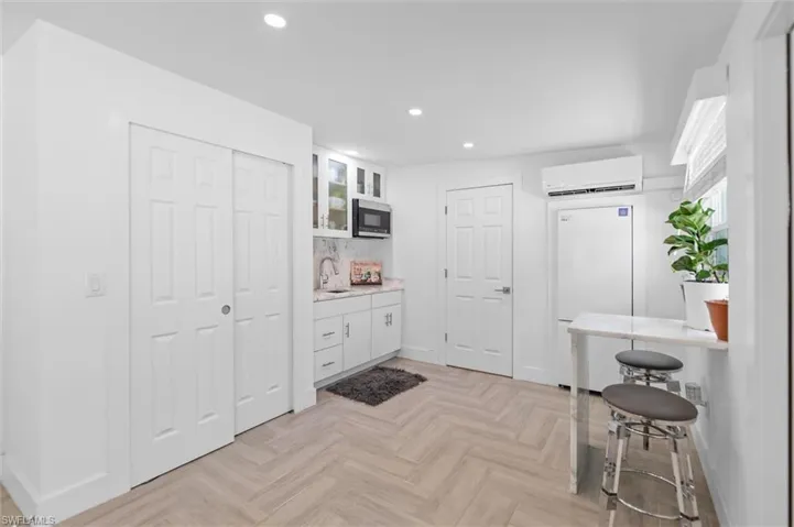 Independent MIL quarters/studio with full bath, kitchen, and washer/dryer