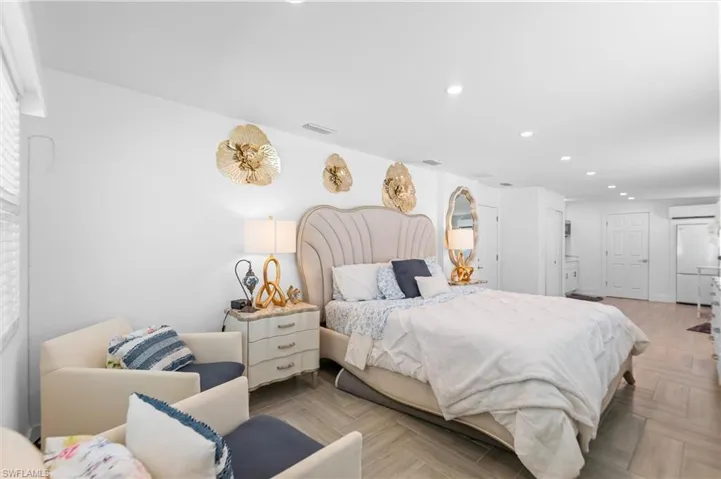 Independent MIL quarters/studio with full bath, kitchen, and washer/dryer